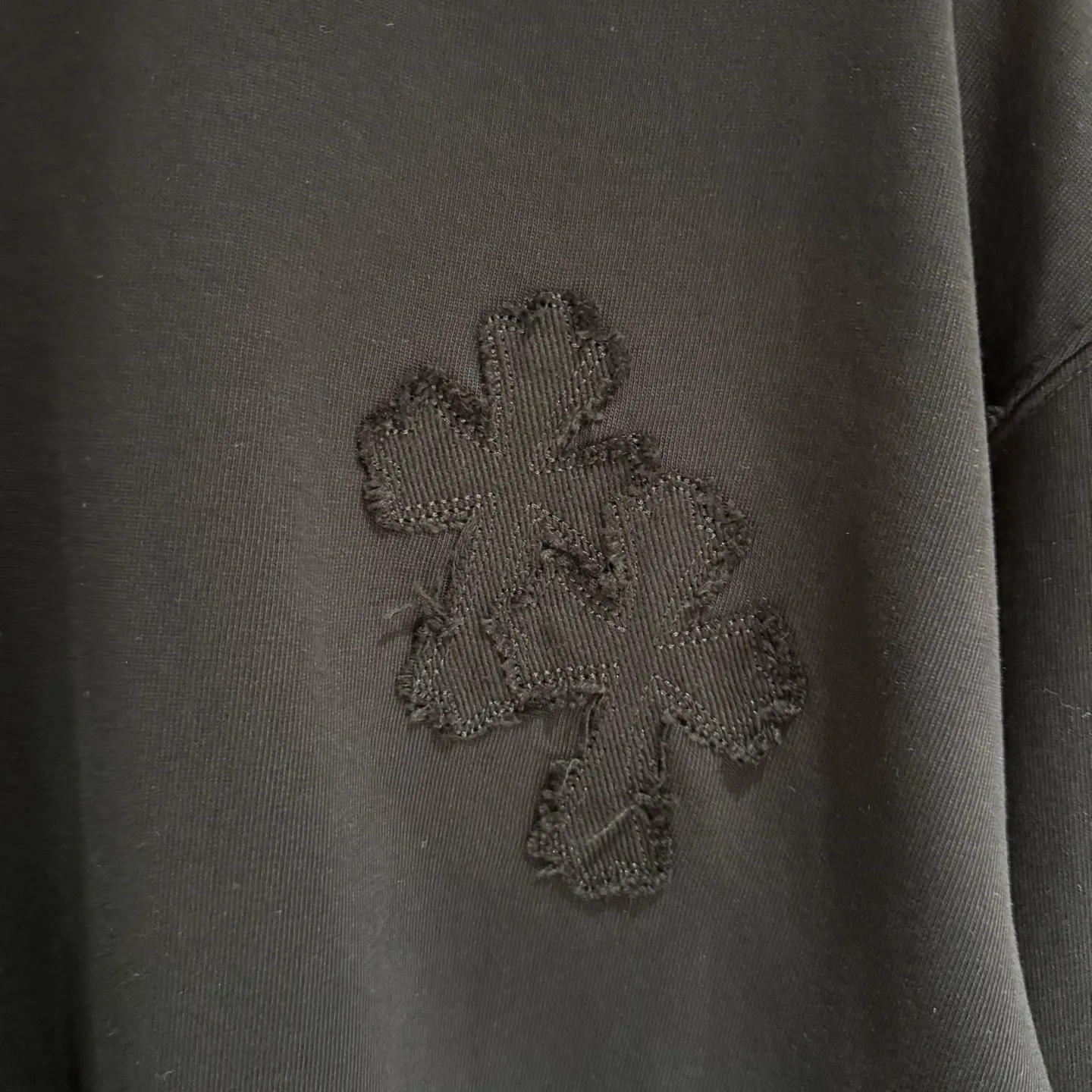 🅿️360 [Strict quality control] CH Croixin's new long-sleeved sweatshirt T-shirt. Heavy 340g double yarn fabric. Wash the whole garment twice. Frayed and torn on all four sides. Heavy fabric. The neckline is made of icy Salona. Loose fit. Deep, wide and stylish. No deformation or shrinkage. Color: 3 colors, black, white and gray. Size: M-2xl
